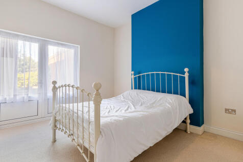 20 Bedroom 1 14a Mount Boone, Dartmouth - 250926