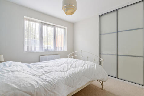 22 Bedroom 2 14a Mount Boone, Dartmouth - 250926