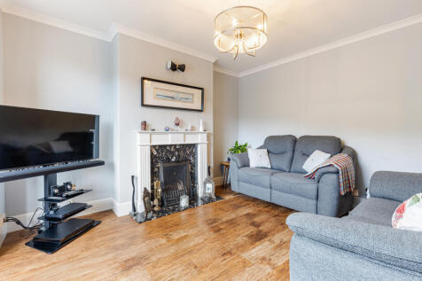 16 Sitting Room 7 Broad Park Dartmouth - 250919