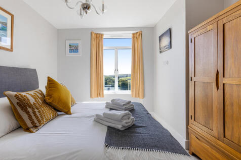 13 Bedroom 3 4 The Manor House, Hillfield - 250912