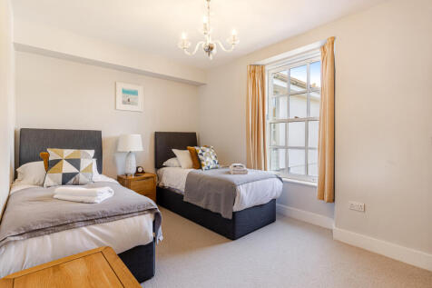 16 Bedroom 2 4 The Manor House, Hillfield - 250912