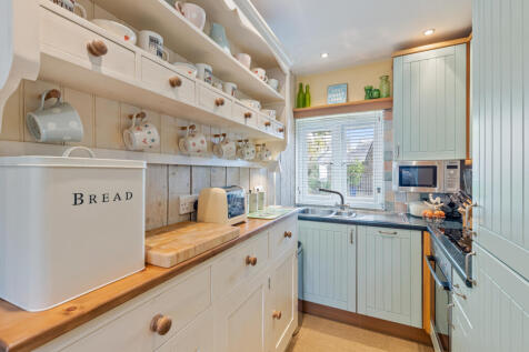 6 Kitchen Porthole Baileys Meadow Stoke Fleming