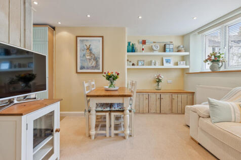 9 Dining Table Porthole Baileys Meadow Stoke Flemi