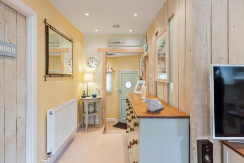 8 Entrance Hall Porthole Baileys Meadow Stoke Flem