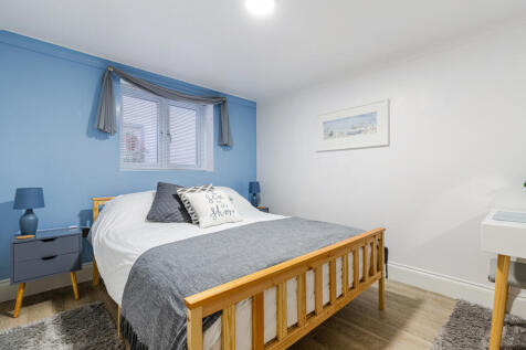 19 Bed 4 59 Seymour Drive Dartmouth - 250930