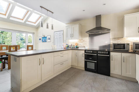 28 Kitchen Towards Dining