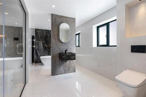 Main En-Suite