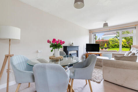 Lounge/Dining Area