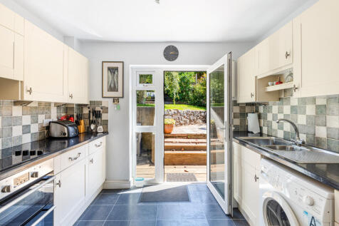 A19 - 1 Well Hill Close, Malborough, Walkers Rest 