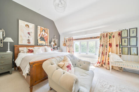 Principal bedroom