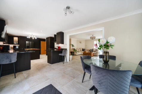 Kitchen / Dining