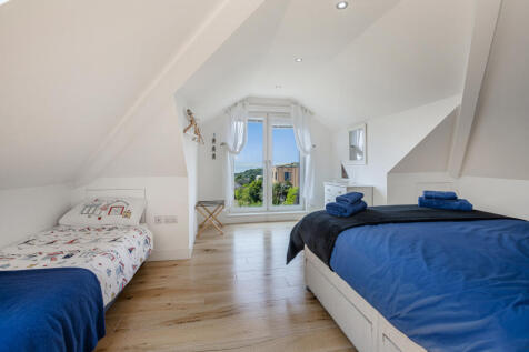 A23 - 26 Beach View Crescent mew stone view wembur