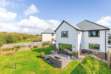 A06 - 11, Clover Park, Plymouth - 250912