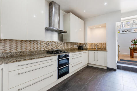 A16 - 9 Fore Street, Plymouth, Yealmpton - 250912