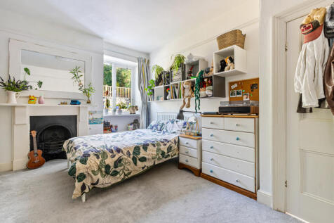 A24 - 9 Fore Street, Plymouth, Yealmpton - 250912