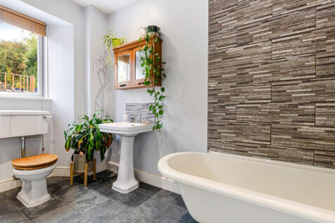 A29 - 9 Fore Street, Plymouth, Yealmpton - 250912