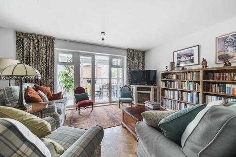 Sitting/Dining room