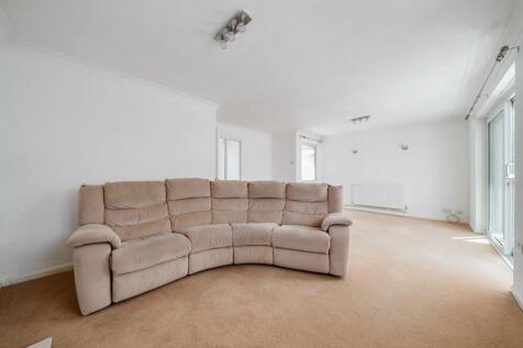 Sitting / dining room