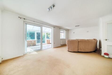 Sitting / dining room