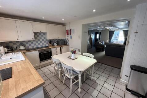 Kitchen 2.JPG