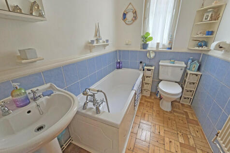 GF BATHROOM 3