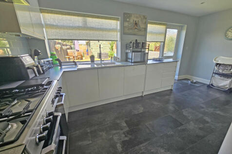 KITCHEN 8