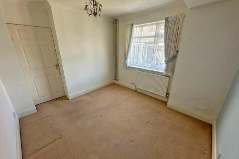 Bedroom 1 (2)