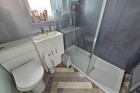 Bathroom 2 (1)