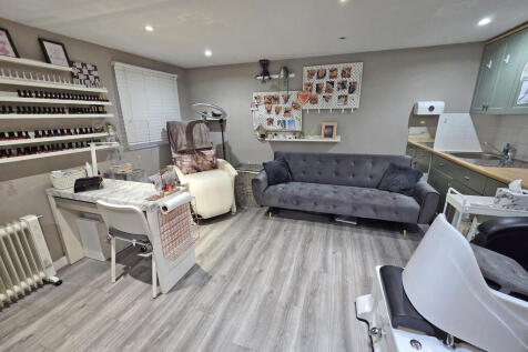 Salon (1)