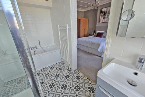 White Bedroom En-...