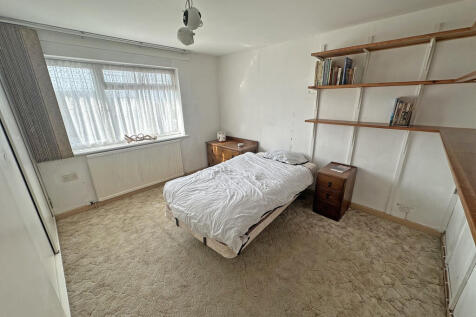 Bedroom 2 (2)