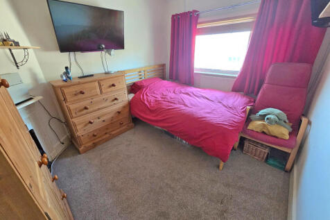 Second bedroom (2...