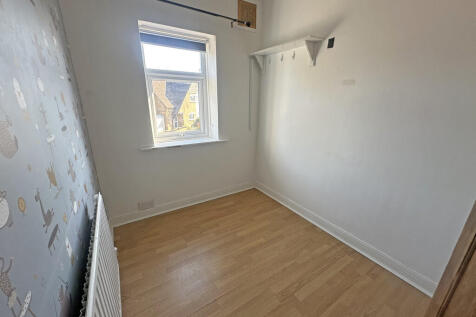 Third bedroom (2)