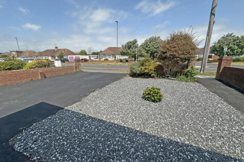 Front Garden (5)