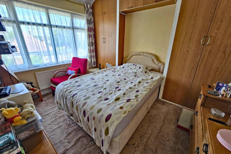 First bedroom (2)