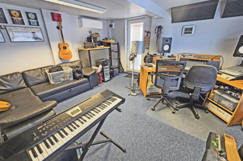 studio 2