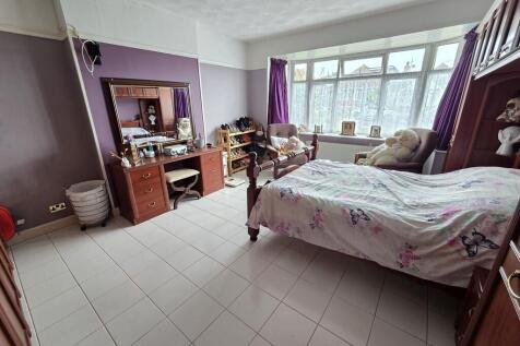 Bedroom 1 (4)