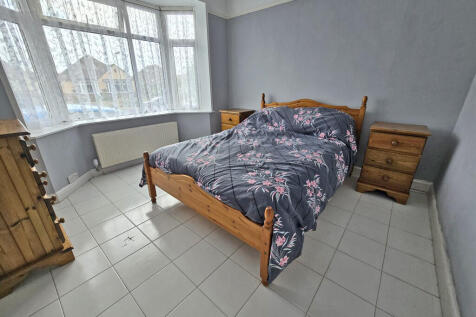 Bedroom 2 (1)