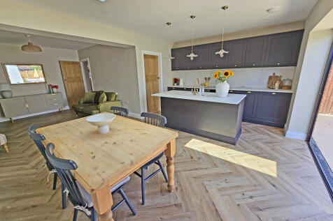 KITCHEN DINER 1