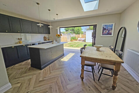 KITCHEN DINER 3