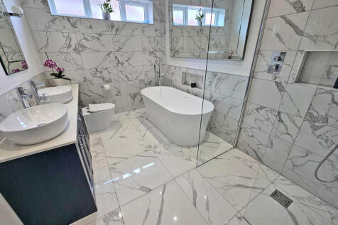 BATHROOM 3