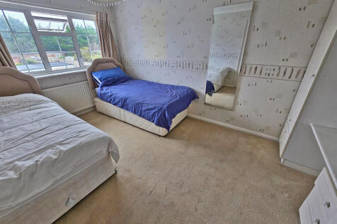 Second bedroom (1...
