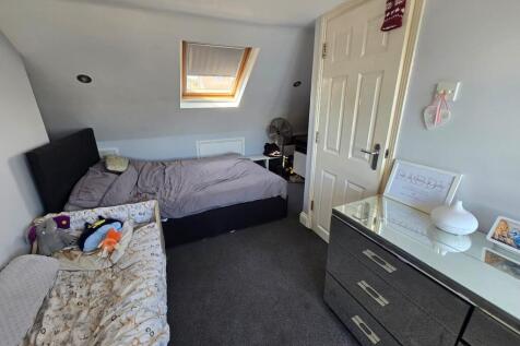 Third bedroom (2)