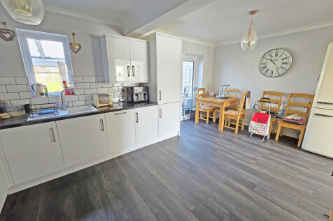 Kitchen Diner (2)
