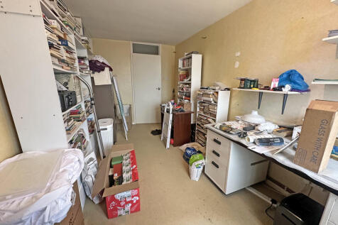 Second bedroom (1...