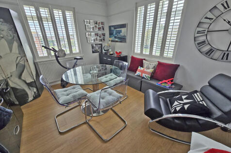 Second bedroom - ...