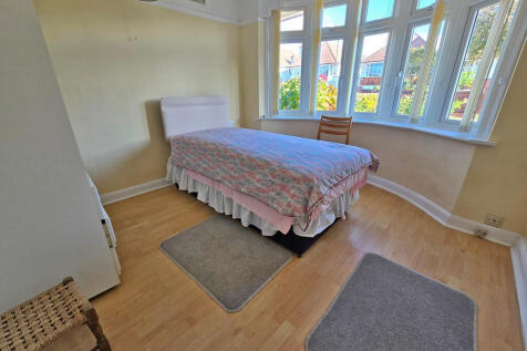 Second bedroom (1...