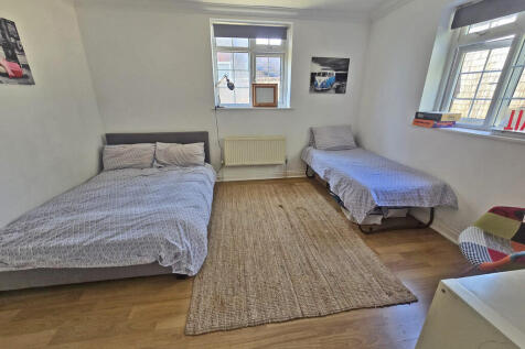 Third bedroom (3)