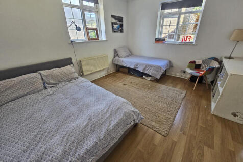 Third bedroom (6)