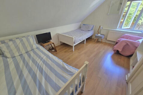 Second bedroom (2...
